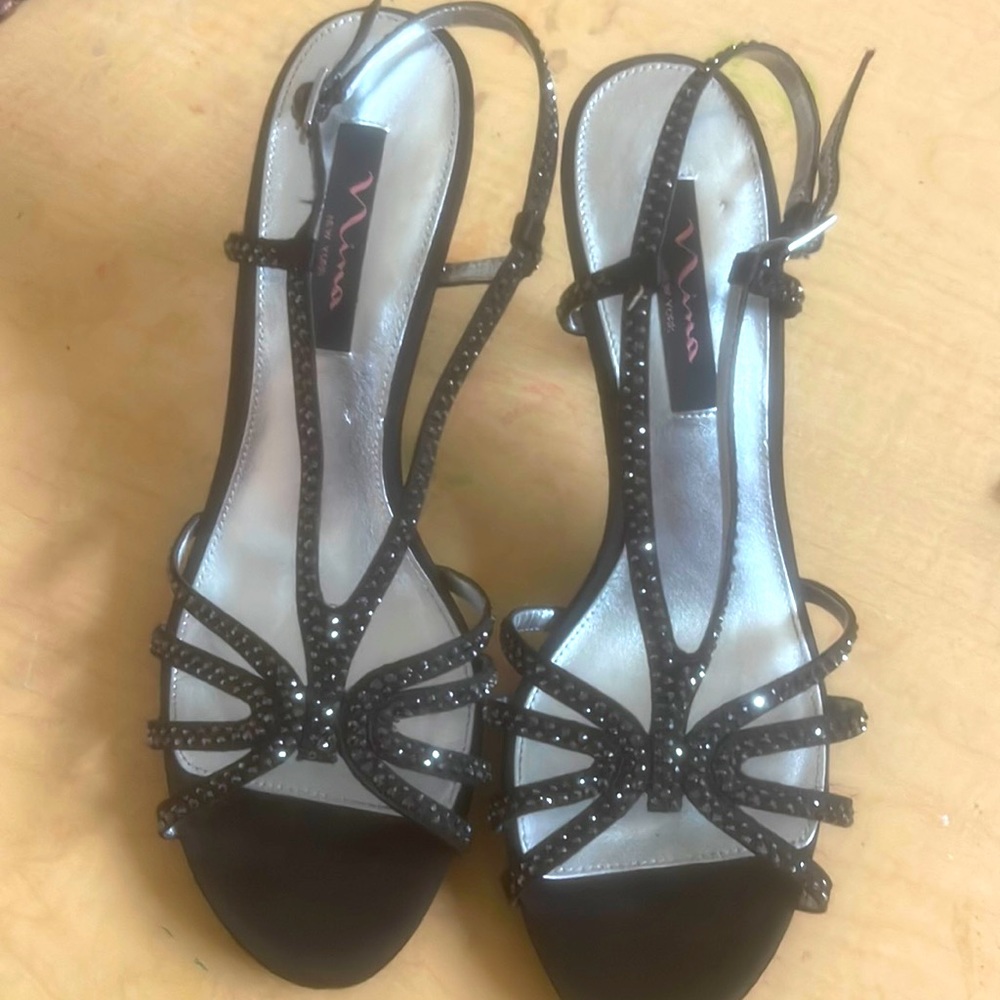 Womens dress shoes.